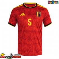 Camisa de Futebol Bélgica Maxim De Cuyper #5 Equipamento Principal Mundo 2026 Manga Curta